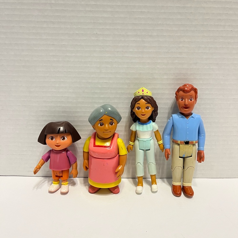 Dora the Explorer dollhouse dolls figures 4 piece people lot Dora Mama Papa